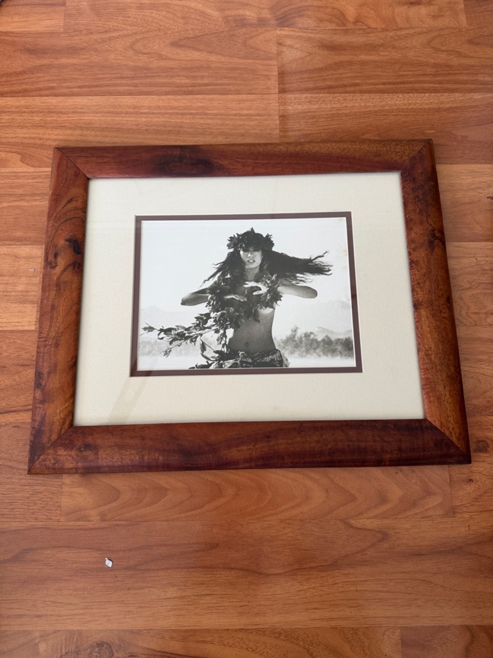 ❤️ Hawaiian Vintage Hula Girl in Koa Frame Photograph Picture Frame